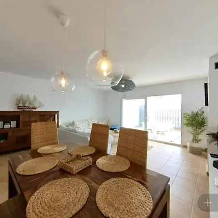 Casa Hijiflor קוניל דה לה פרונטרה